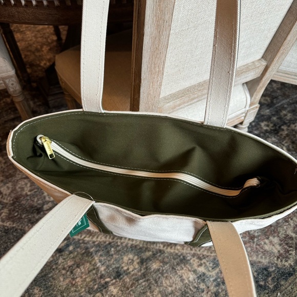 L.L. bean boat and tote medium long ANTIQUE OLIVE with zipper - Picture 6 of 8
